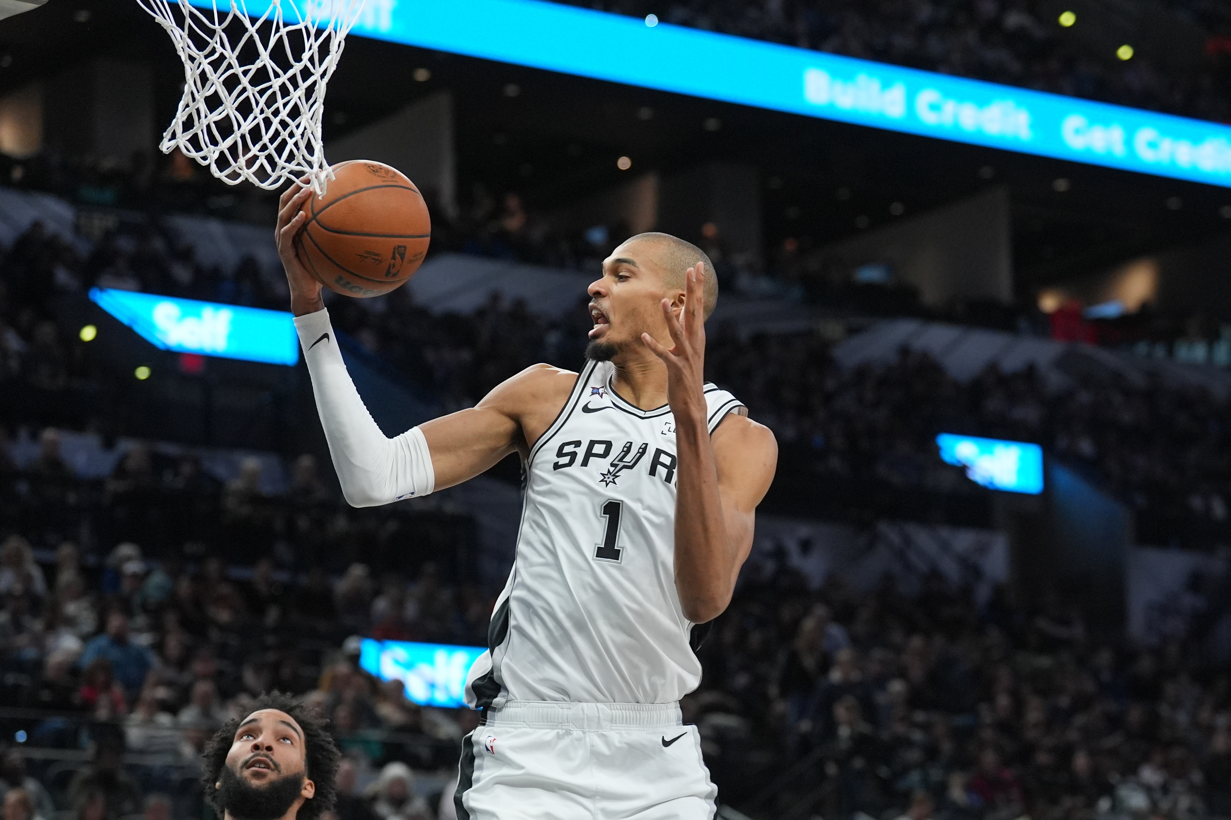 咪咕体育直播咪咕视频-最后时刻铁血补扣！文班三分7投全失&amp;下半场10连铁 仅14分10板0帽