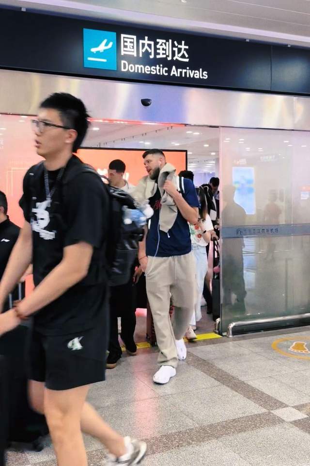 咪咕体育直播免费观看-首秀在即！广东新外援随队出征福建，麦考尔因老婆生产留在广州